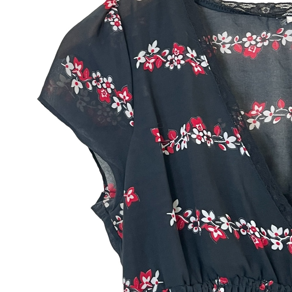 Lia Lee | Floral v-neck short sleeve breezy smocked waist blouse size me… - Picture 7 of 11